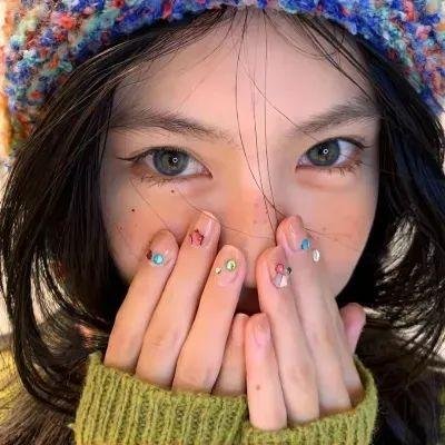 意外邂逅中四人同行的独特羁绊